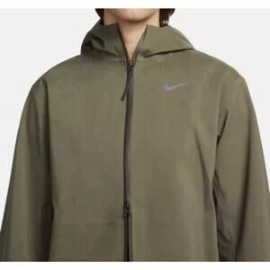 Nike Storm Fit Run Division Hooded Jacket Women Medium Olive DV1247-222 NWT $305